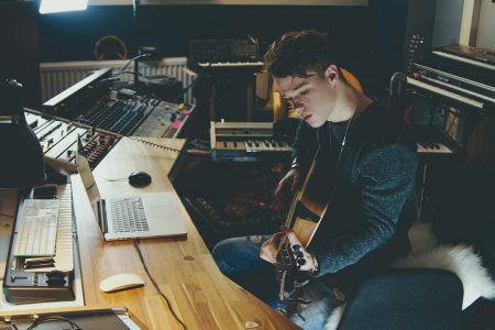 How to Unleash the Musical Magic: Using AI for Songwriting