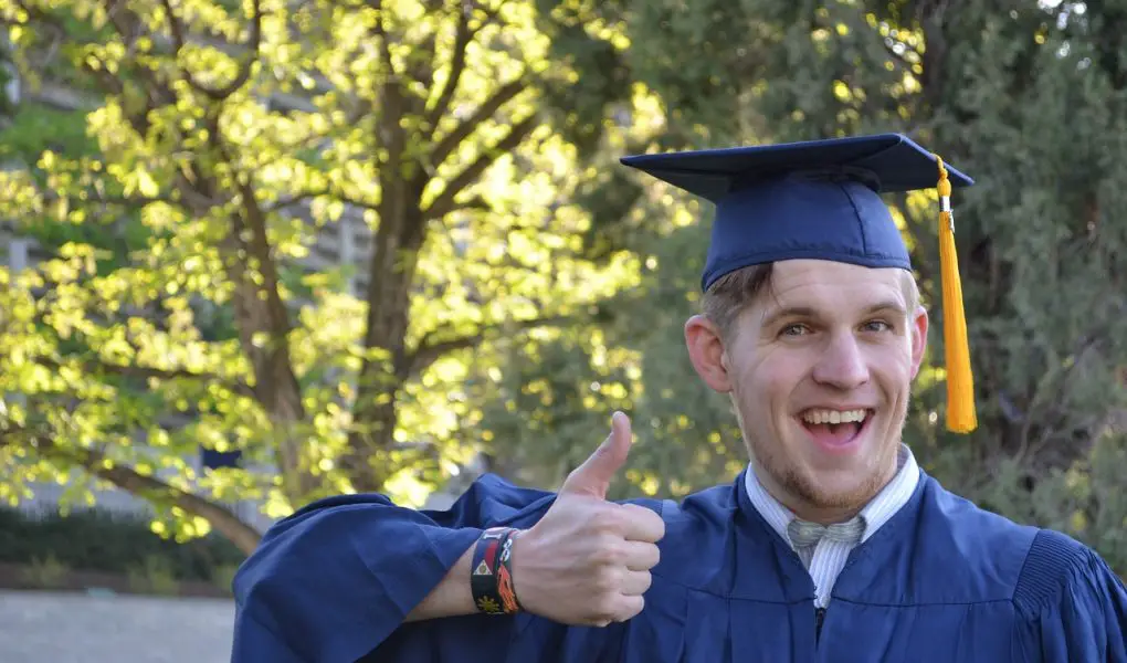 Scholarship Application Made Easy: Harnessing ChatGPT's Potential